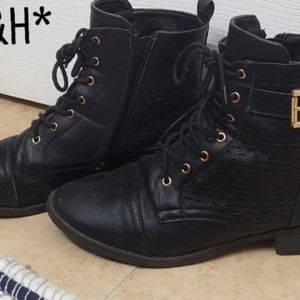 REPOSH Cute Black Boots